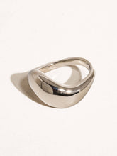 Load image into Gallery viewer, Bolden Band Ring
